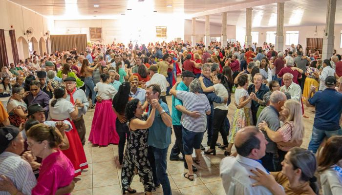 Foto - Assessoria Campo Bonito - Mate Baile da Terceira Idade celebra alegria e integração dentro das festividades dos 39 anos do município